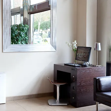 호텔 Sm 테아트레 아우디토리 3*