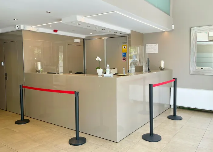 מלון Sm Teatre Auditori 3*