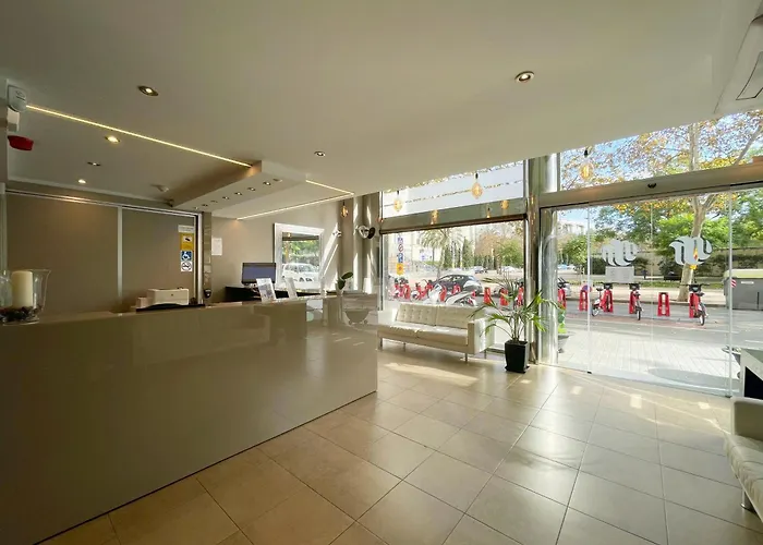 Sm Teatre Auditori מלון