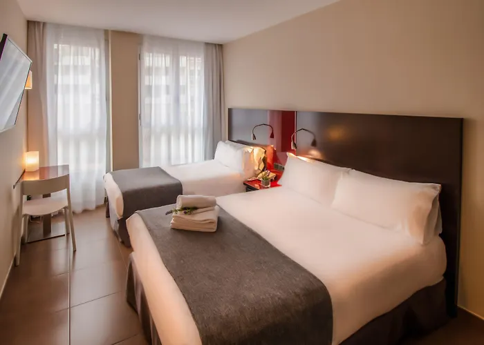 מלון Sm Teatre Auditori 3*