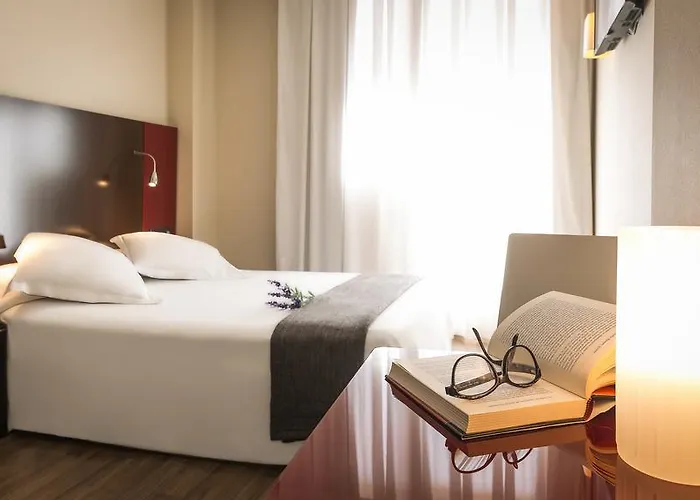 מלון Sm Teatre Auditori 3*