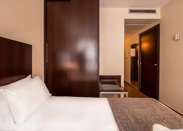 Sm Teatre Auditori מלון 3*