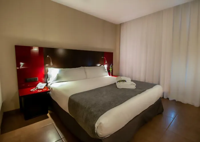 Sm Teatre Auditori מלון 3*