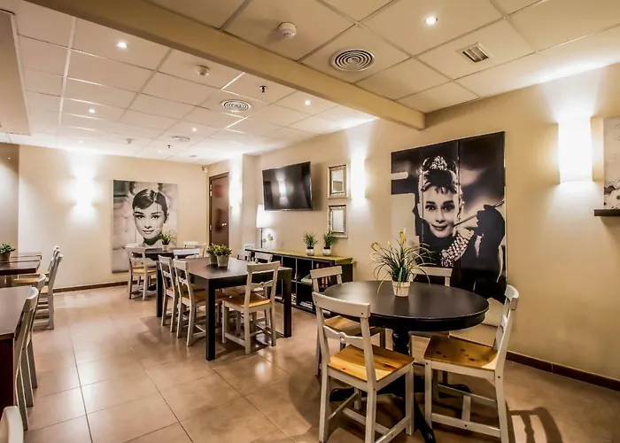 מלון Sm Teatre Auditori 3*